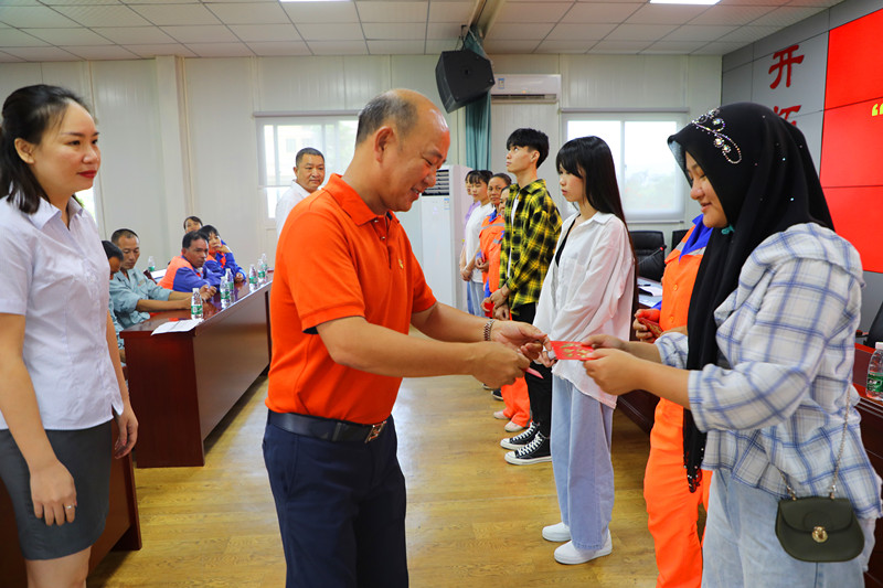 “金秋助學(xué)，圓夢(mèng)明佳！”明佳集團(tuán)黨支部及工會(huì)組織開(kāi)展愛(ài)心助學(xué)活動(dòng)！